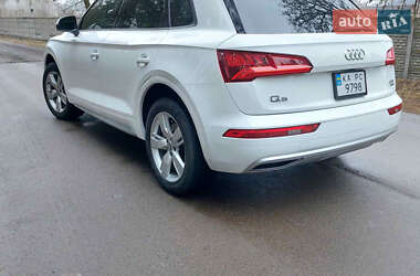 Внедорожник / Кроссовер Audi Q5 2017 в 