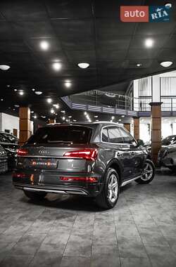 Внедорожник / Кроссовер Audi Q5 2021 в 