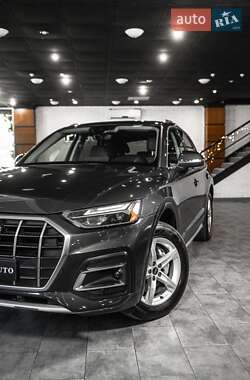 Внедорожник / Кроссовер Audi Q5 2021 в 