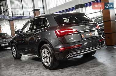 Внедорожник / Кроссовер Audi Q5 2021 в 