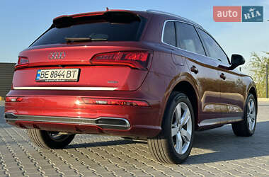 Позашляховик / Кросовер Audi Q5 2018 в 