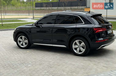 Внедорожник / Кроссовер Audi Q5 2017 в 