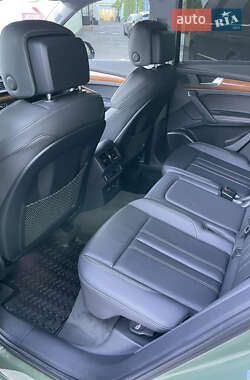 Внедорожник / Кроссовер Audi Q5 2021 в 