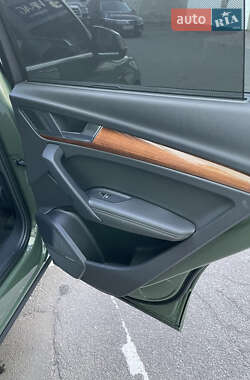 Внедорожник / Кроссовер Audi Q5 2021 в 
