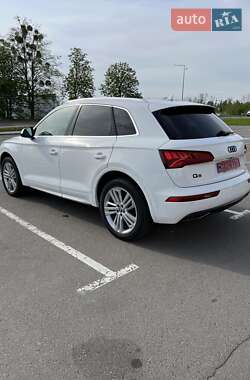 Позашляховик / Кросовер Audi Q5 2019 в 