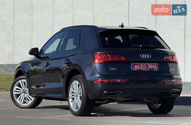 Внедорожник / Кроссовер Audi Q5 2018 в 