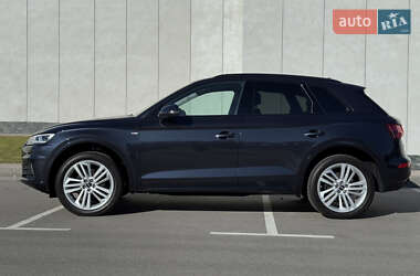 Внедорожник / Кроссовер Audi Q5 2018 в 