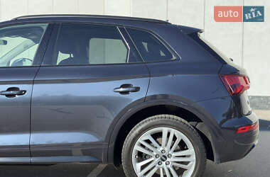 Внедорожник / Кроссовер Audi Q5 2018 в 