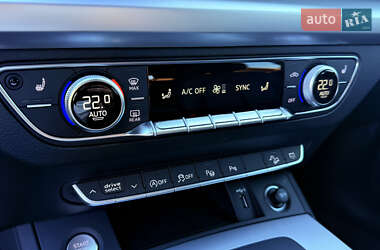 Внедорожник / Кроссовер Audi Q5 2022 в 