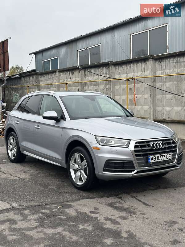 Внедорожник / Кроссовер Audi Q5 2017 в 