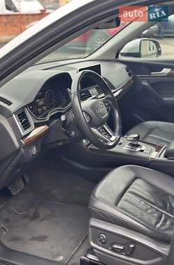 Внедорожник / Кроссовер Audi Q5 2017 в 