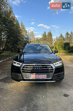 Внедорожник / Кроссовер Audi Q5 2018 в 