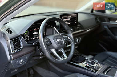 Позашляховик / Кросовер Audi Q5 2021 в 