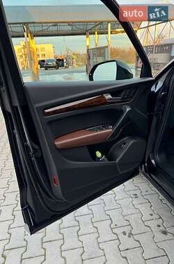 Позашляховик / Кросовер Audi Q5 2017 в 