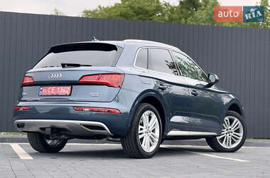 Внедорожник / Кроссовер Audi Q5 2018 в 
