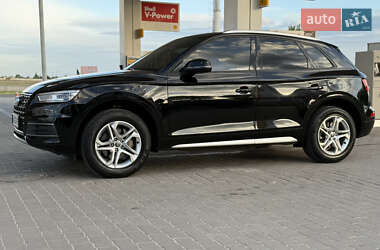 Внедорожник / Кроссовер Audi Q5 2017 в 