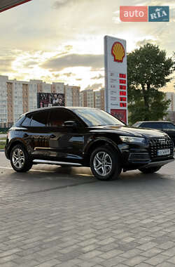Внедорожник / Кроссовер Audi Q5 2017 в 