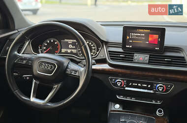 Внедорожник / Кроссовер Audi Q5 2017 в 