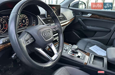 Позашляховик / Кросовер Audi Q5 2018 в 