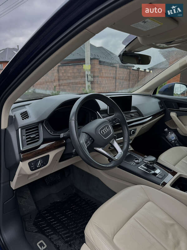 Позашляховик / Кросовер Audi Q5 2017 в Рівному
