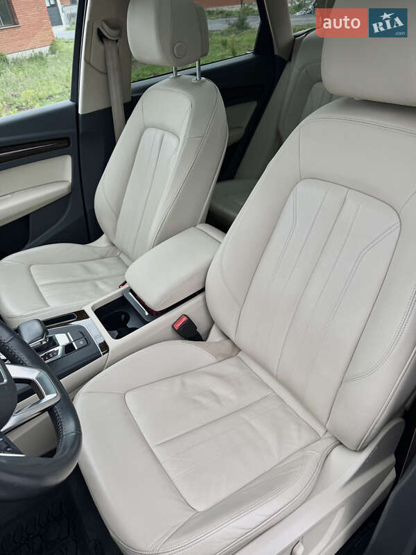 Позашляховик / Кросовер Audi Q5 2017 в Рівному