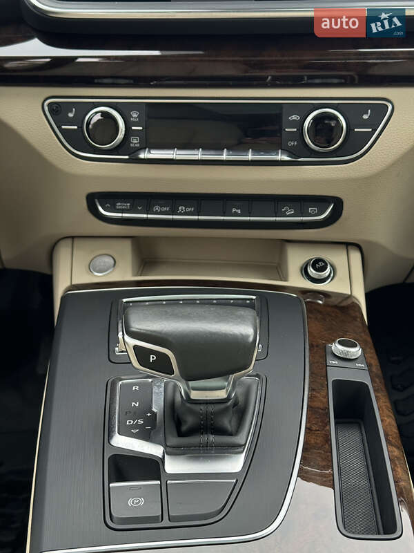 Позашляховик / Кросовер Audi Q5 2017 в Рівному