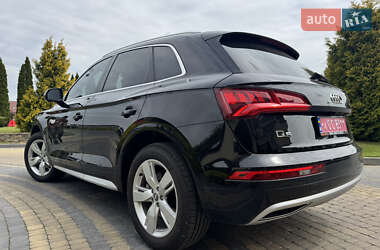 Внедорожник / Кроссовер Audi Q5 2018 в 