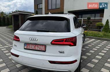 Позашляховик / Кросовер Audi Q5 2018 в 