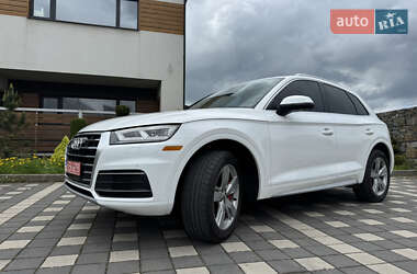 Позашляховик / Кросовер Audi Q5 2018 в 