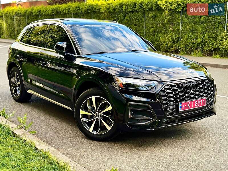 Позашляховик / Кросовер Audi Q5 2021 в 