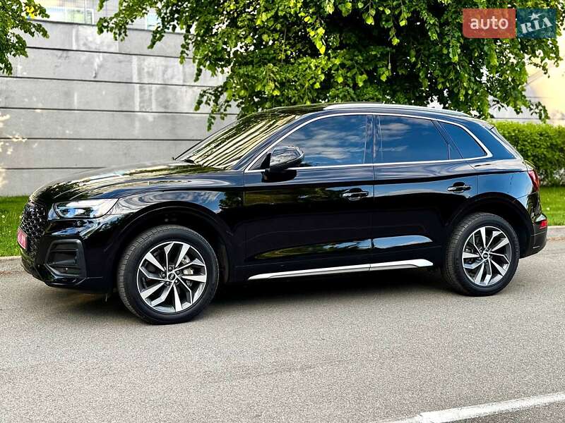 Внедорожник / Кроссовер Audi Q5 2021 в Киеве