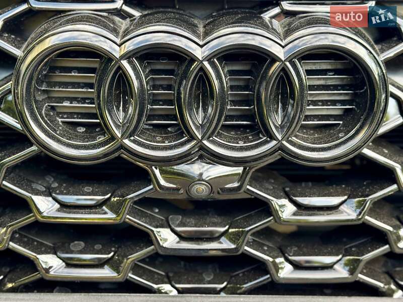 Внедорожник / Кроссовер Audi Q5 2021 в Киеве