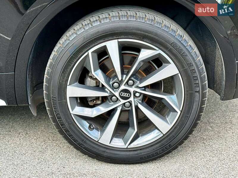 Внедорожник / Кроссовер Audi Q5 2021 в Киеве