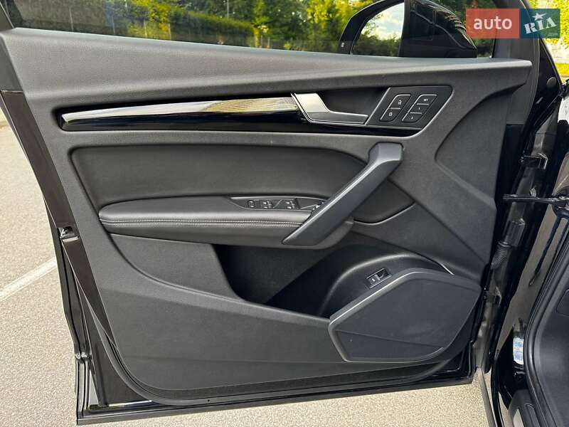 Внедорожник / Кроссовер Audi Q5 2021 в Киеве