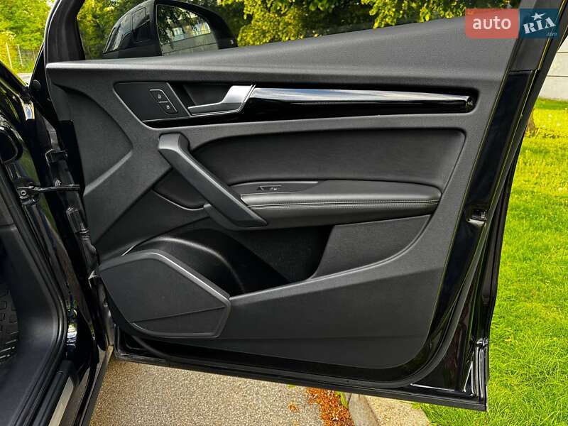 Внедорожник / Кроссовер Audi Q5 2021 в Киеве