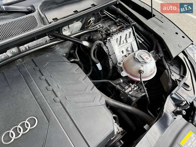 Внедорожник / Кроссовер Audi Q5 2021 в Киеве