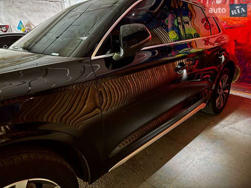 Внедорожник / Кроссовер Audi Q5 2021 в Киеве