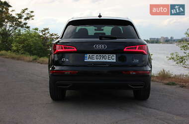 Позашляховик / Кросовер Audi Q5 2017 в 