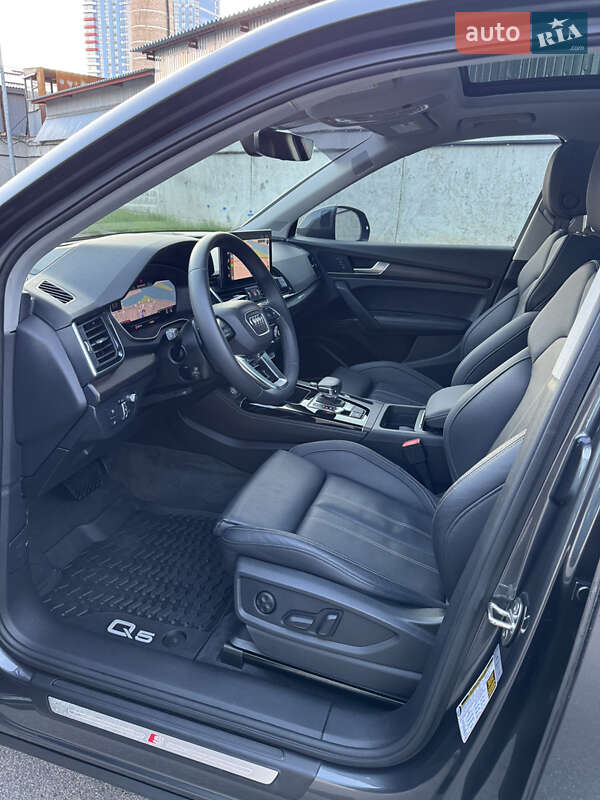 Внедорожник / Кроссовер Audi Q5 2021 в Киеве