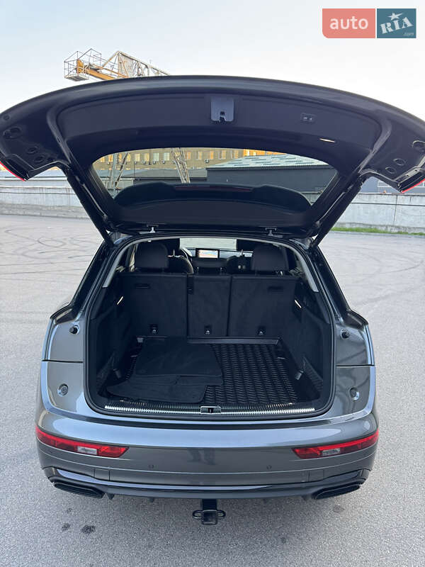 Внедорожник / Кроссовер Audi Q5 2021 в Киеве