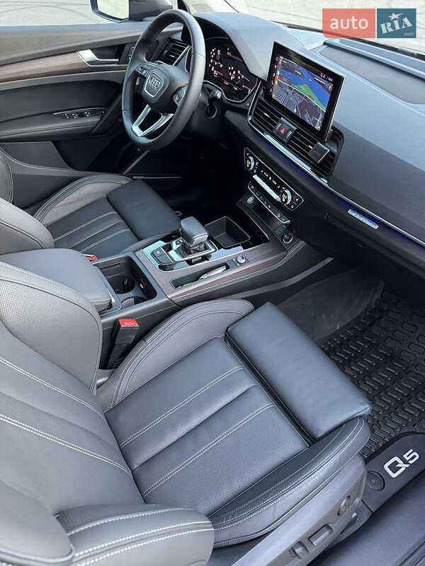 Внедорожник / Кроссовер Audi Q5 2021 в Киеве