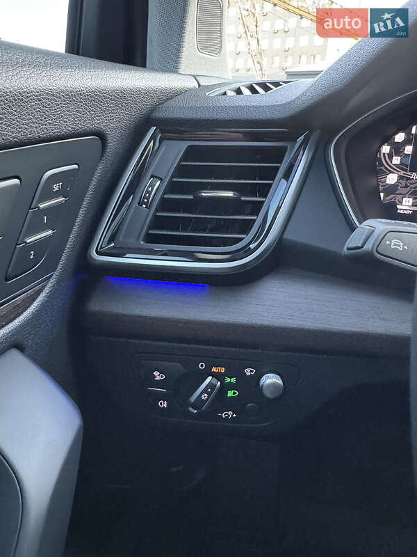 Внедорожник / Кроссовер Audi Q5 2021 в Киеве