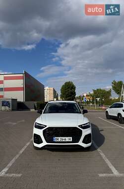 Позашляховик / Кросовер Audi Q5 2022 в 