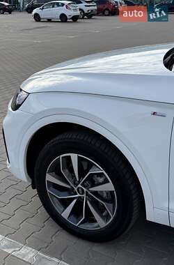 Позашляховик / Кросовер Audi Q5 2022 в 