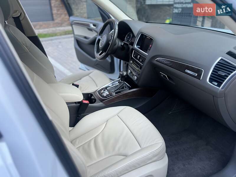 Позашляховик / Кросовер Audi Q5 2015 в 