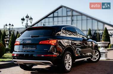 Позашляховик / Кросовер Audi Q5 2020 в 