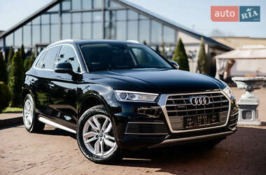 Позашляховик / Кросовер Audi Q5 2020 в 
