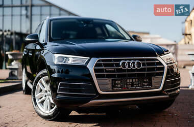 Позашляховик / Кросовер Audi Q5 2020 в 