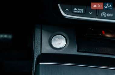 Позашляховик / Кросовер Audi Q5 2020 в 