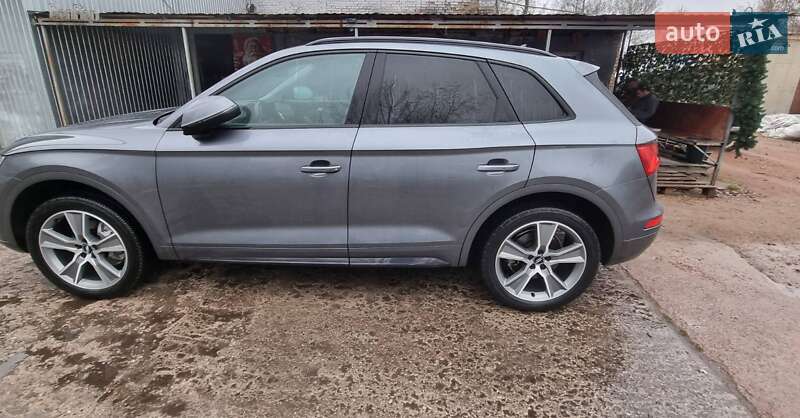 Позашляховик / Кросовер Audi Q5 2019 в 